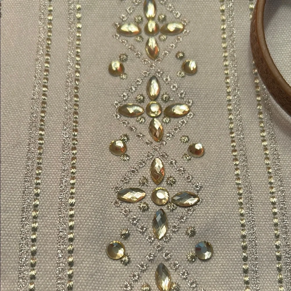 Abercrombie & Fitch White and Brown Crossbody Bag with Floral Details - Picture 3 of 9
